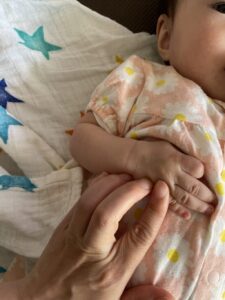 おくるみ　巻き方 早産　低出生体重　胎児発育不全