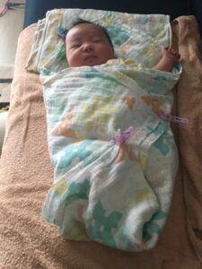おくるみ　巻き方 早産　低出生体重　胎児発育不全