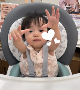 お嬢　早産　胎児発育不全　SGA　低身長　ベビーチェア　離乳食